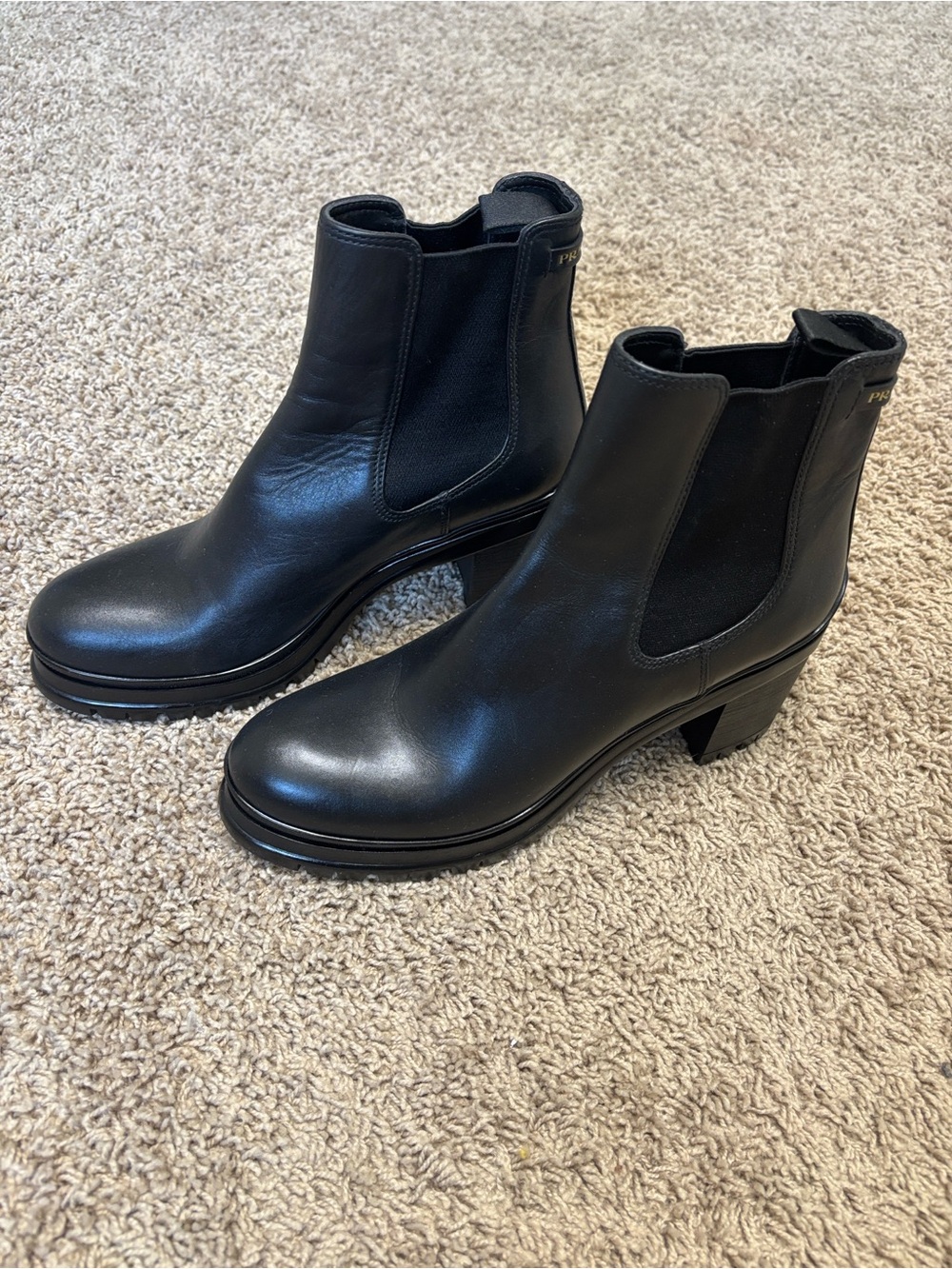 PRADA Chelsea ankle boots women’s 41 black leather high fashion chic